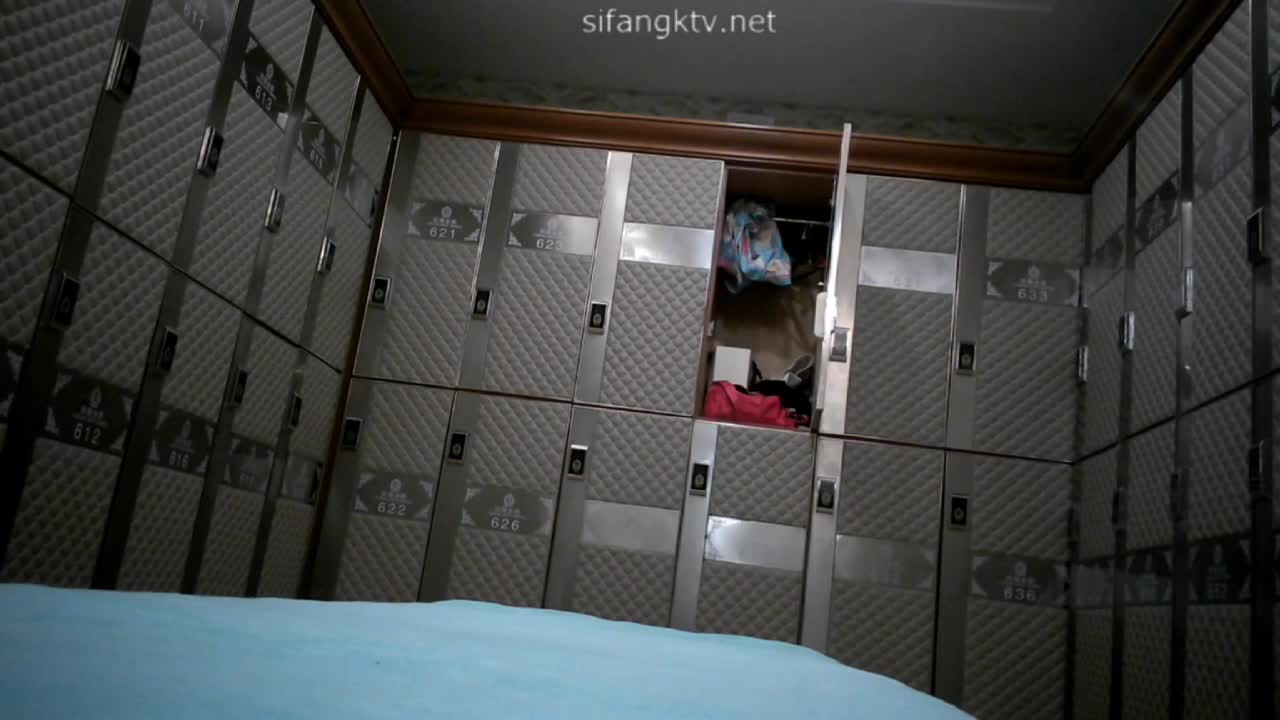 温泉会所~偷拍沐浴更衣~美女穿梭如织~
