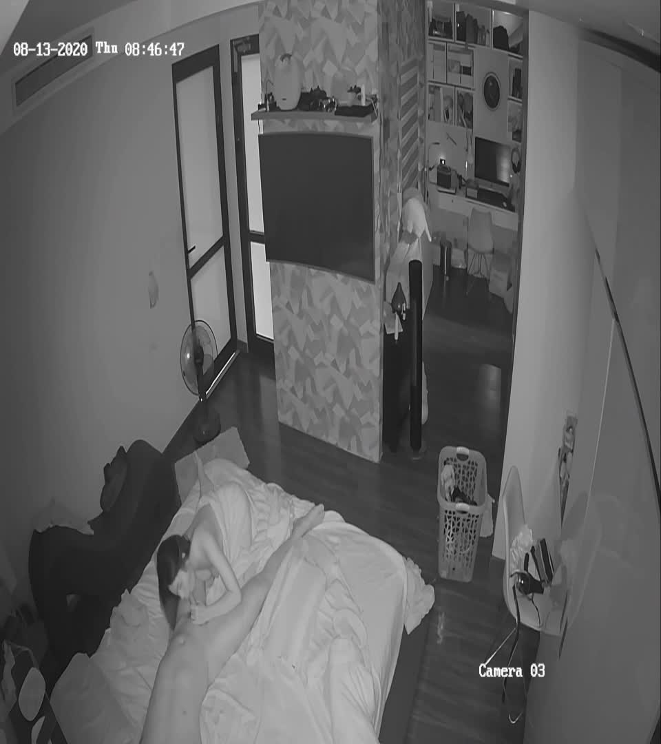 黑客破解摄像头偷拍️高颜值少妇欲求不满 老公鸡巴不给力偶尔用嘴口一下无法满足只能自慰解决34分钟
