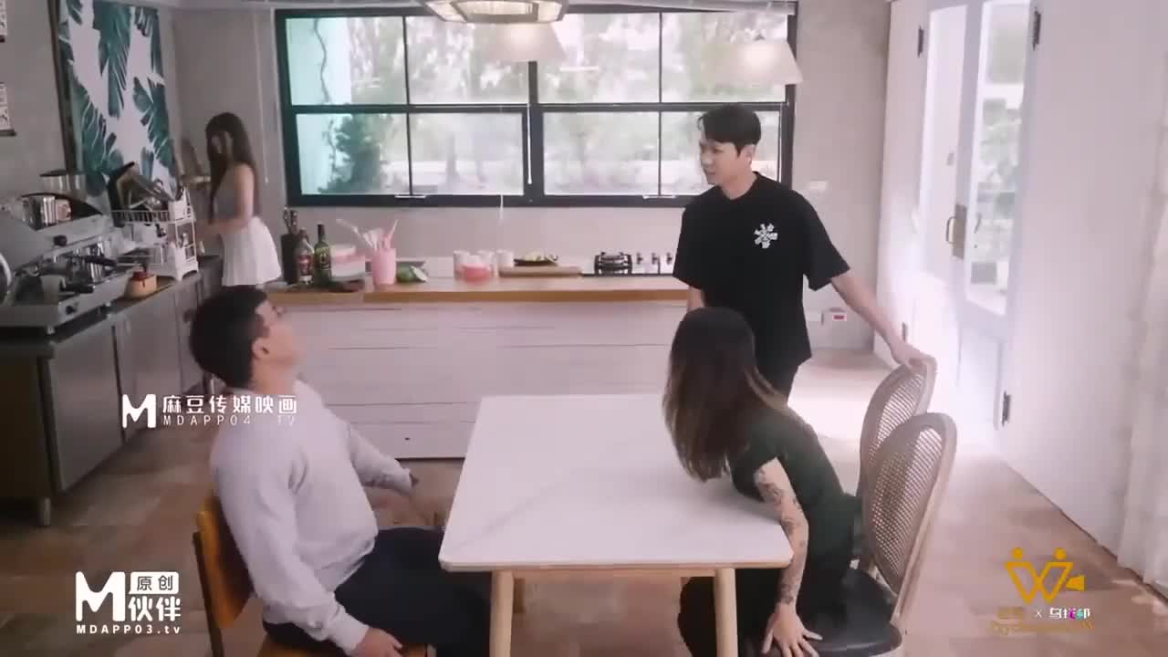 #口交 #淫荡对话 #女上位 #女性高潮 #大厂制作MD在聚会偷偷操起来