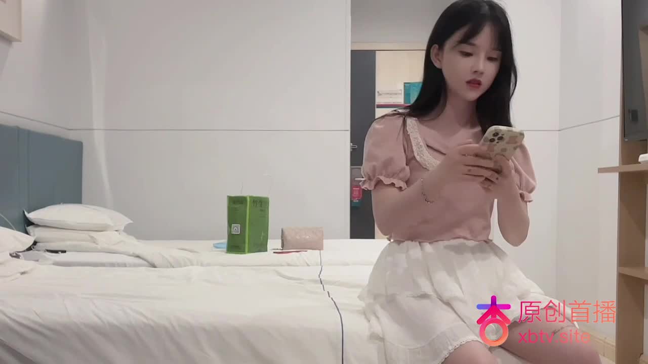 【老王探花】18岁清纯白虎学生妹，开档黑丝诱惑 #探花 #偷拍