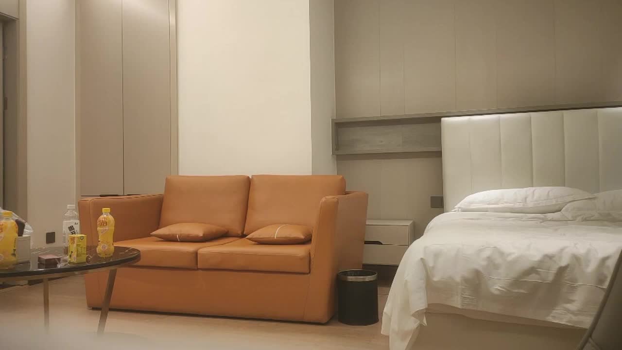 健身大奶小姐姐 你好高吓得我了 啊用点力操我 模特身材大长腿弓着背吃鸡 大肥臀鲍鱼粉嫩 小哥哥亚历山大