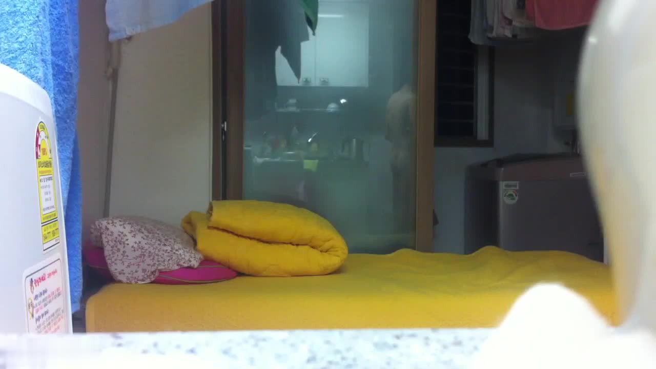大奶女友洗浴完被男友各种姿势肏还偷偷拍下来