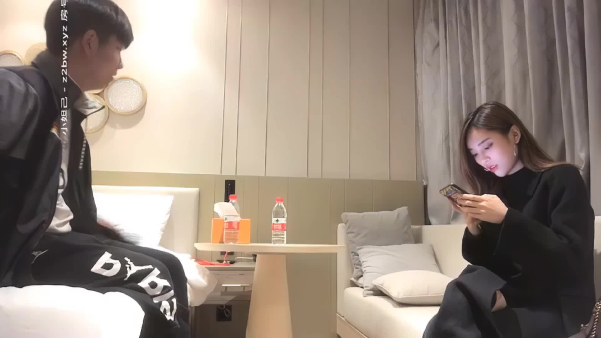 小宝寻花 ~性感包臀裙大耳环外围妹子性格文静苗条大长腿骑乘侧入被操的呻吟小声啊啊啊 59分钟