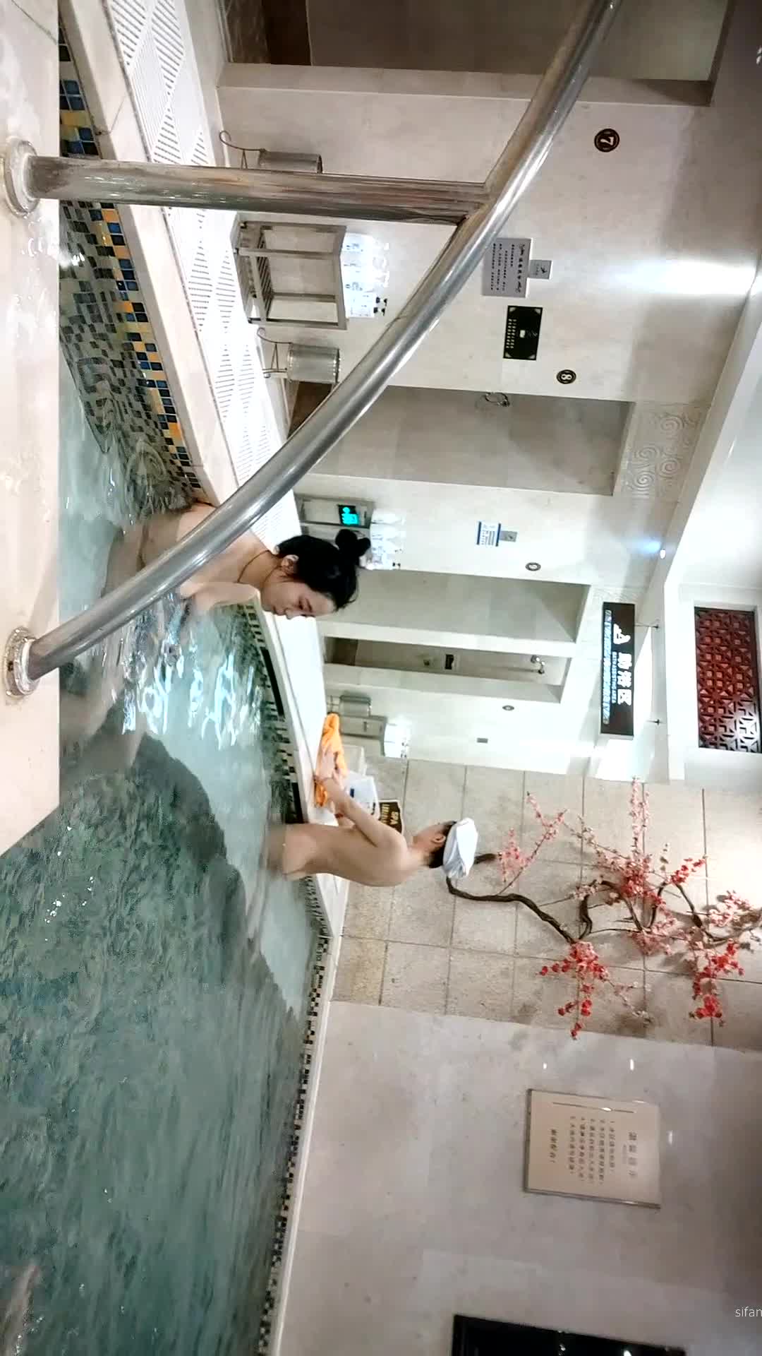国内洗浴中心~更衣沐浴戏水偷拍~美女尽收眼底 44分钟