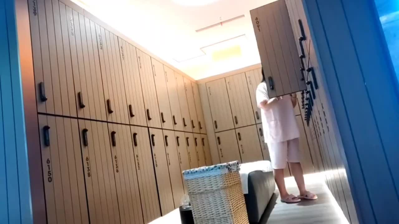 高端会所更衣偷拍~美女如云个个皆极品~超级打眼