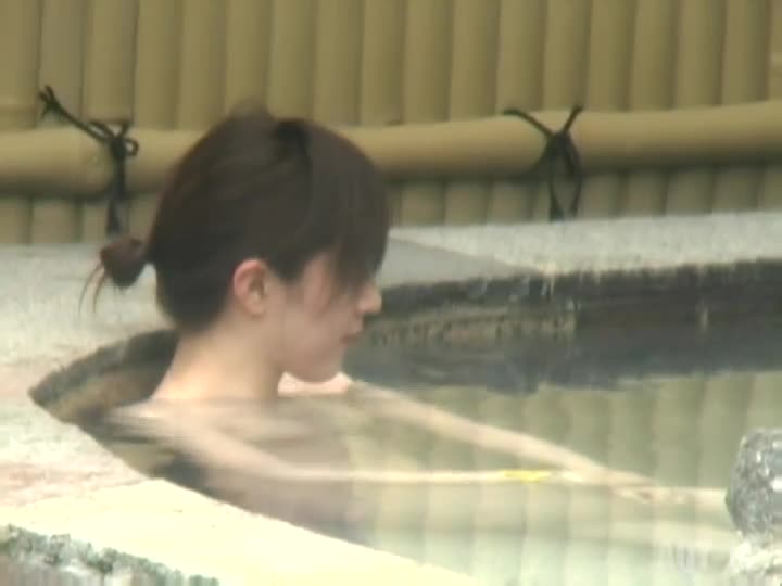 日本温泉会所偷拍各种美女少妇洗澡，赤身裸体的美乳，倒三角的黑森林 129部