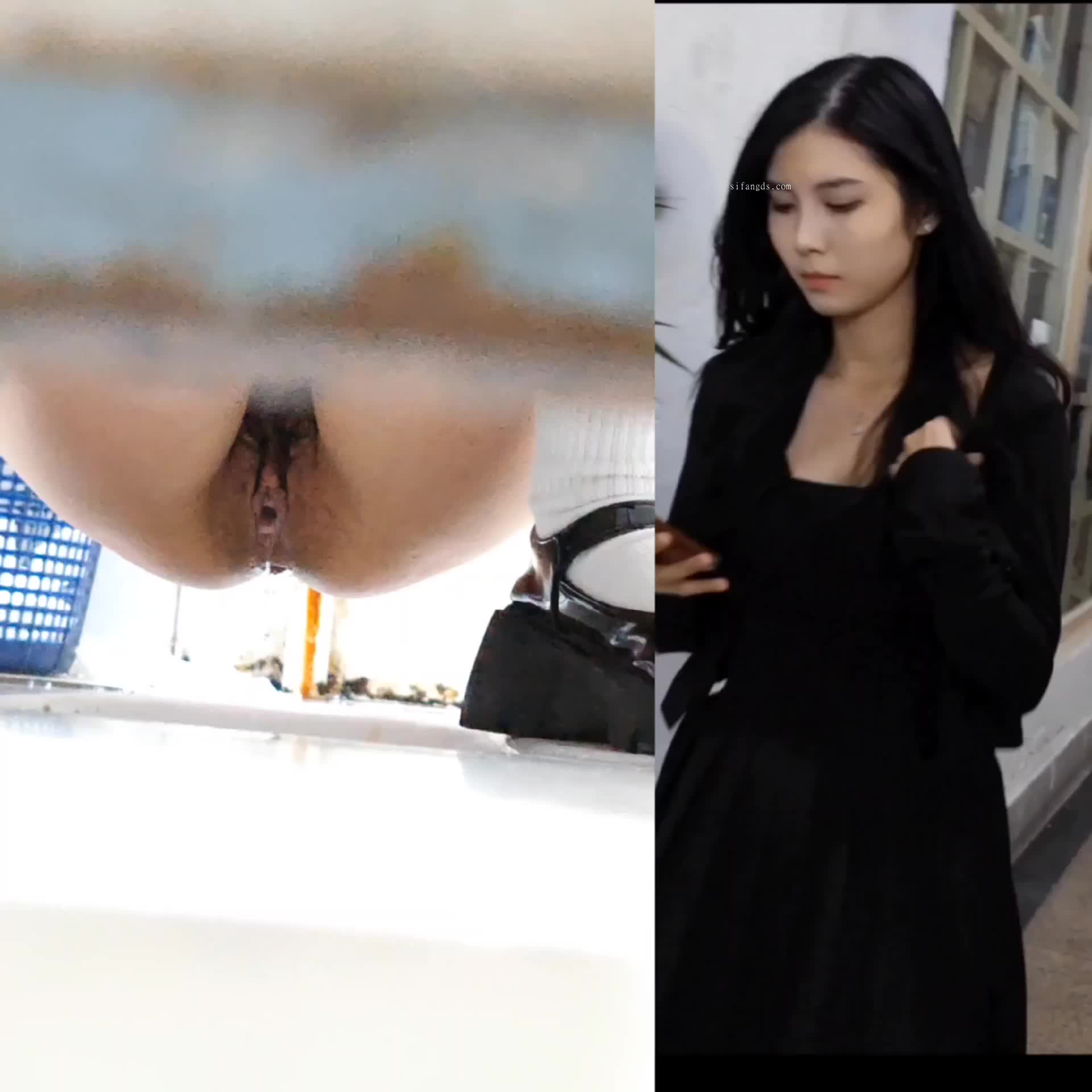 #女厕 #女厕 很火的补光搭讪系列，高冷大长腿御姐被偷拍上厕所