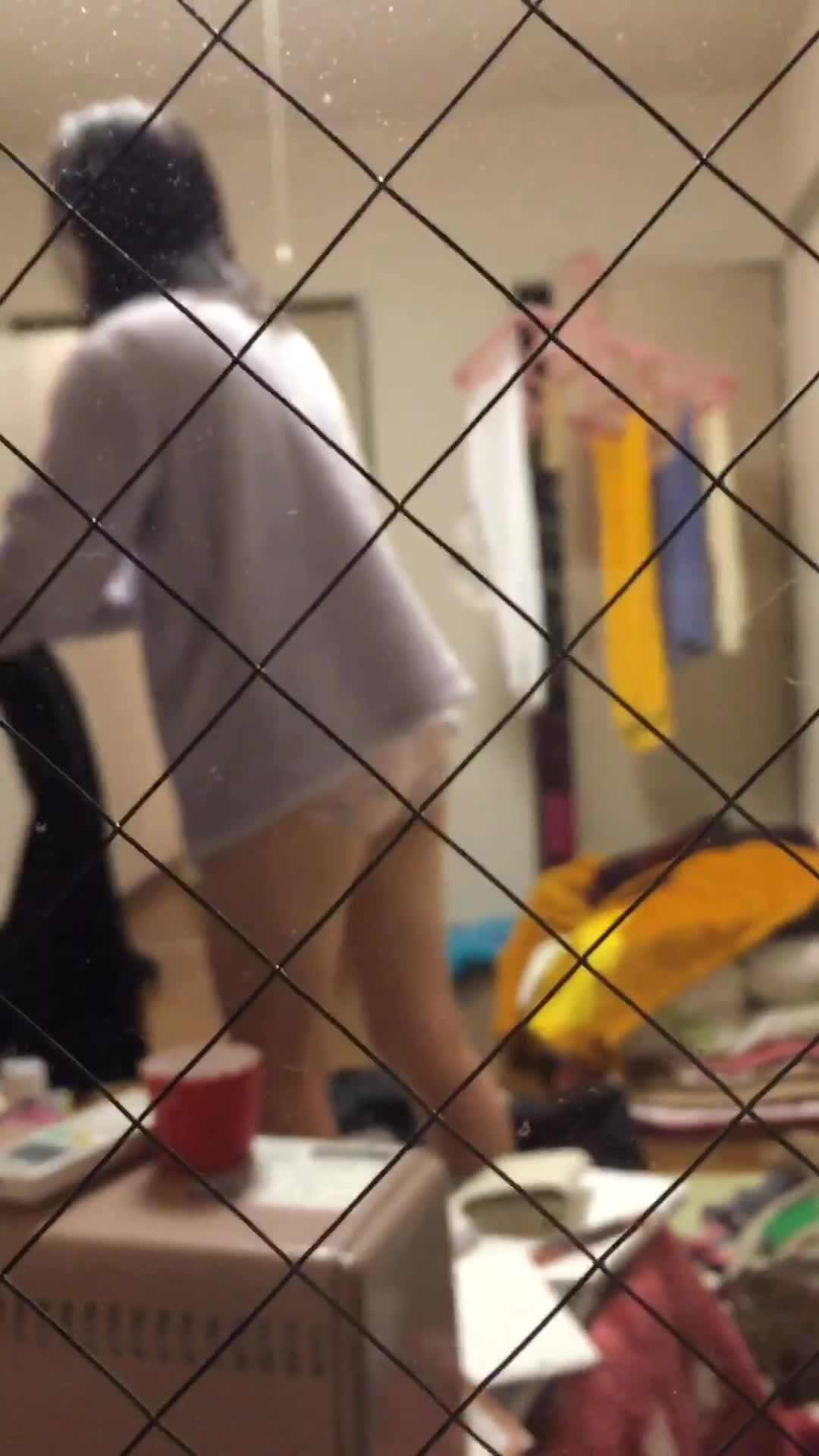 日本窗口偷拍隔壁美少妇