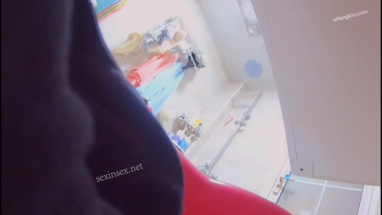 房东浴室偷拍医院工作的应届毕业生36D炫目饱满的大白兔让我垂涎欲滴