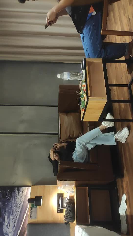 #熟女 #淫妻 #少妇 _加钱哥网约极品大长腿少妇，坐在身上各种内裤揉穴，抱起来操超近距离拍摄，侧入骑乘激情大战