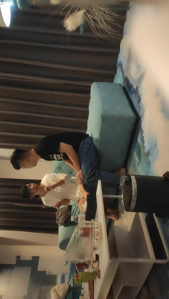 #熟女 #探花 加钱哥小伙忽悠给买手机约来小少妇，趴在健身球上揉穴，跪在地上舔屌，腰细翘臀后入最后口暴