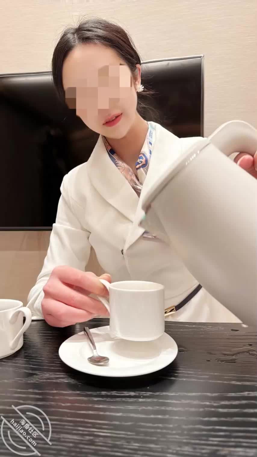 #乱伦 #肛交 #反差婊 #第一视角 #业余真实会喷水的亲姐姐女神节接姐姐下班人前穿正装纯御姐人后被爆菊内射像母狗