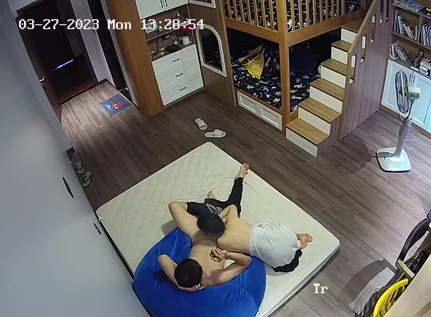 破解家庭摄像头偷拍啪啪合集 小哥站着无套搞媳妇逼逼精液流了一地20v