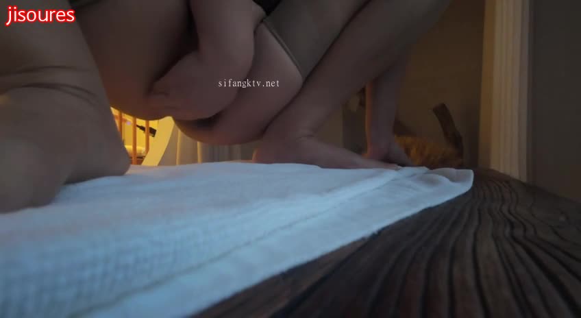 #会计小姐姐 #熟女 #丝袜推特丝袜熟女会计小姐姐，各种丝袜熟腿，凭着这股骚劲也值得一看， 大屁股极品熟女丝袜母狗  付费私拍福利合集-3>>>进入搜索群,搜索随机触发
