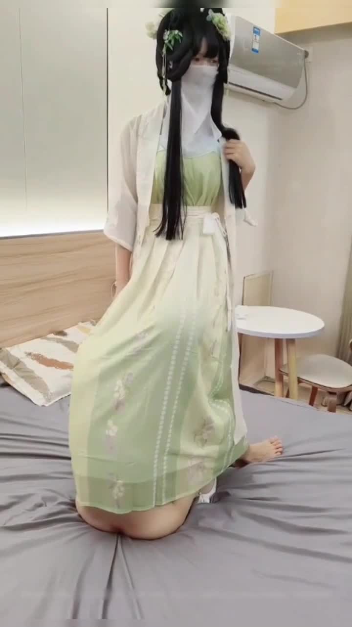 #颜射 #潮吹 #淫荡对话 #女上位 #偷拍自拍极品反插汉服白丝小姐姐