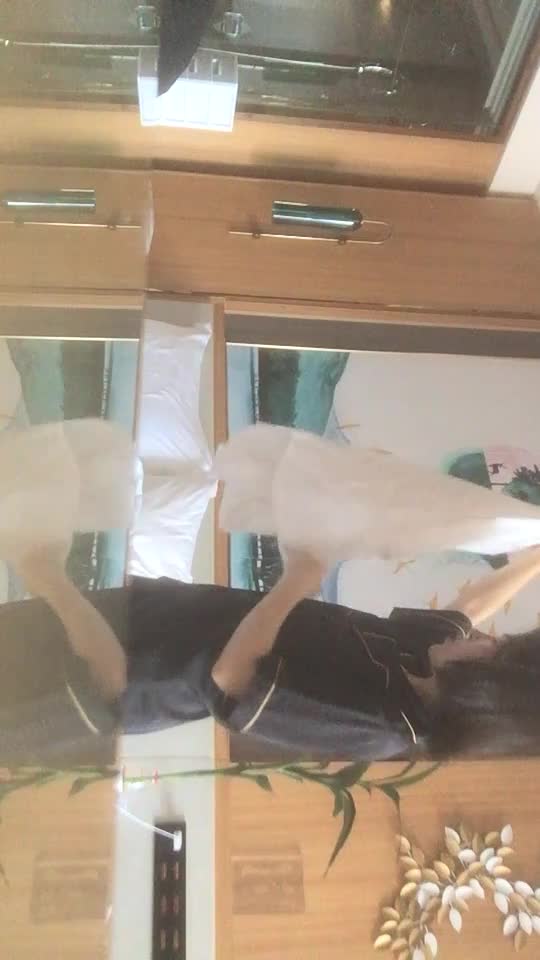 #熟女  #少妇  下午，约探探勾搭少妇白领，请假出来偷情，温柔漂亮，呻吟诱人，享受偷情快感