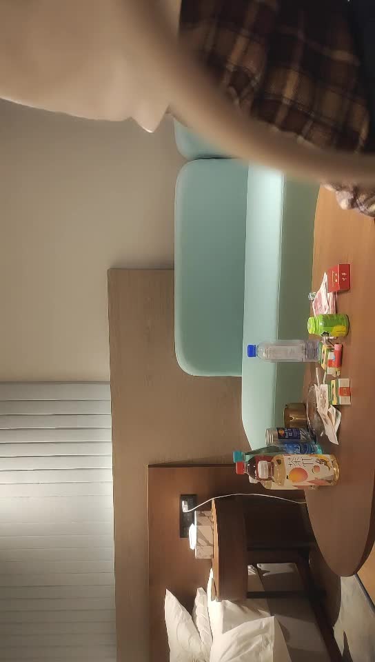 #熟女  #少妇  韵味十足小少妇，自带开档黑丝袜，极品美腿口活一流，骑乘抽插没吃药几下就射