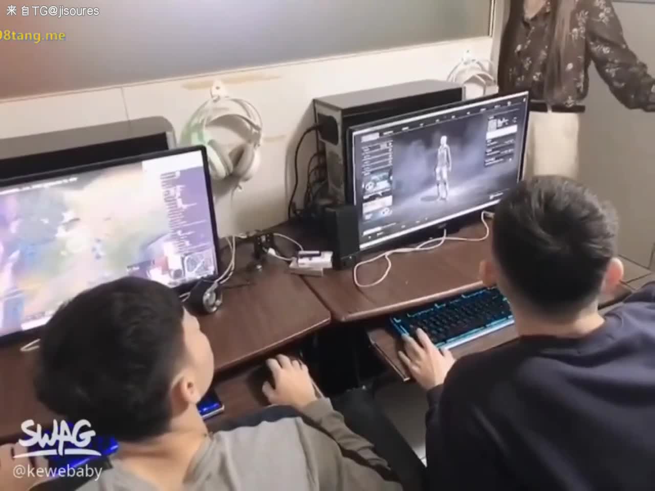 网吧搭讪双胞胎兄弟3P打砲 前后夹击双棍输出 水手制服被无套乱射