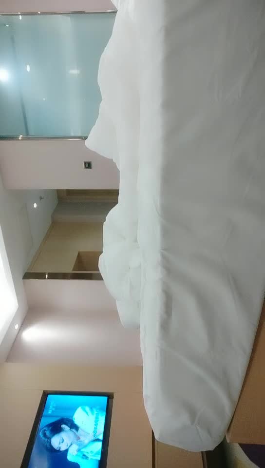 #熟女 #少妇  约了个豹纹内衣熟女开操，舔弄口交调情，硬了侧入抽插撞击，上位骑乘边操边揉奶子