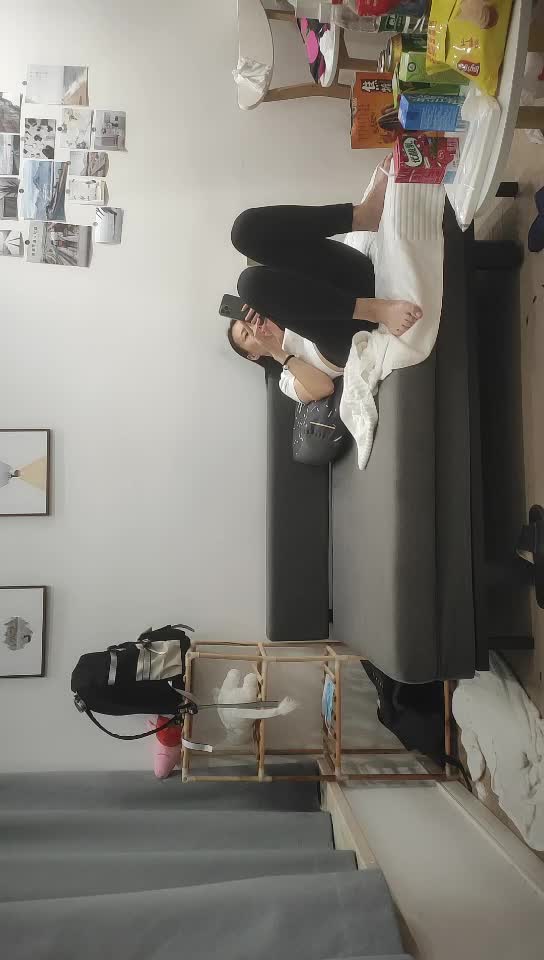 #熟女 #少妇 熟女换另一个小伙继续操，扒掉内裤上位骑乘，边操边揉捏奶子，抬腿侧入操的爽了