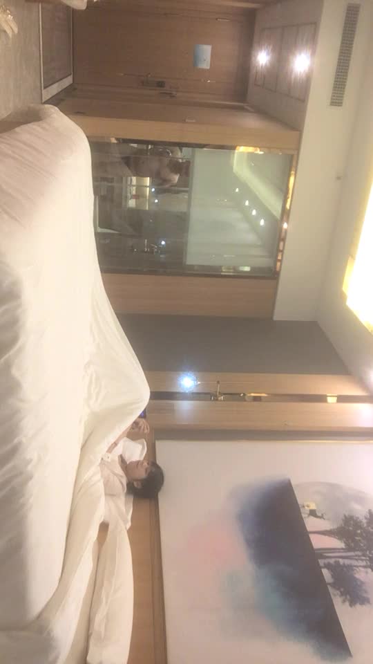#熟女 #人妻  老哥约妹，脱掉衣服舔屌调情，抽插猛操操的小少妇受不了，呻吟娇喘连连嗯嗯叫