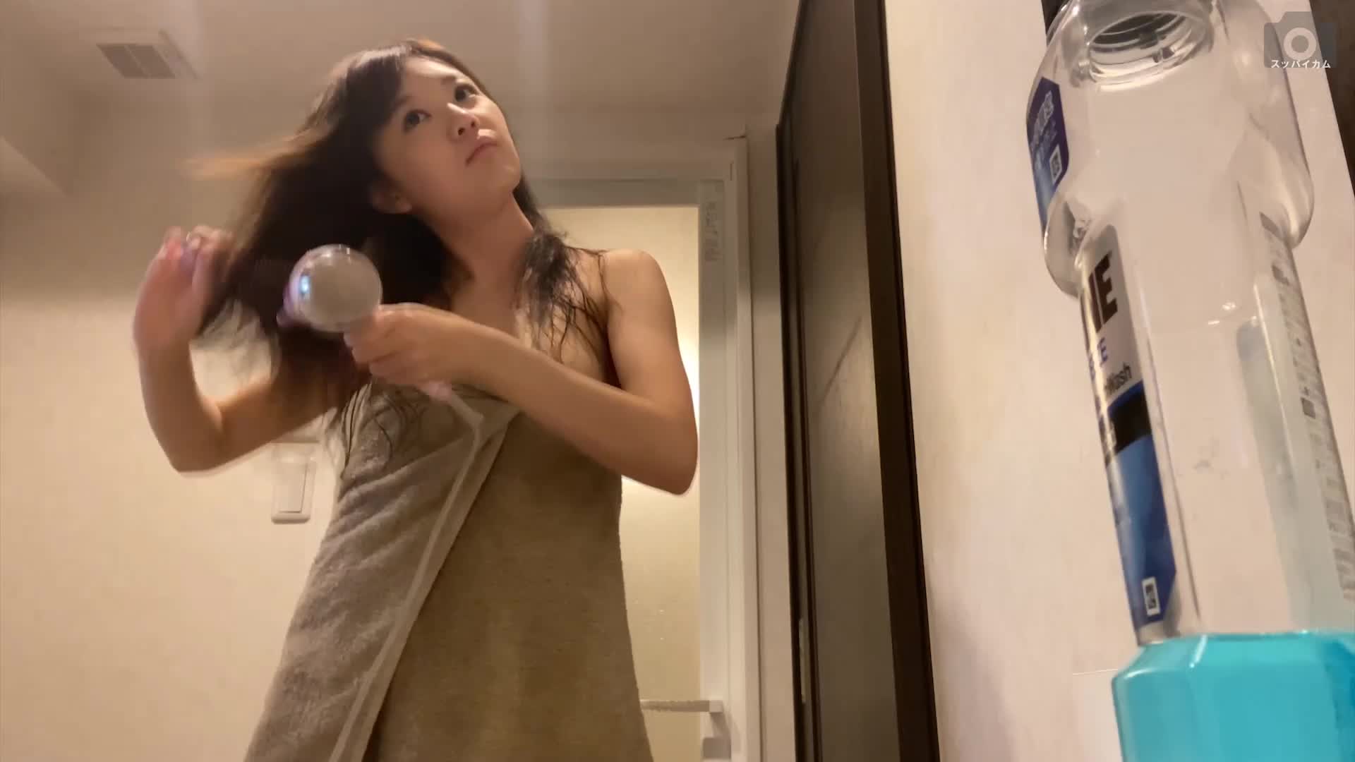 潜入偷窥居家姐姐的一周日常
