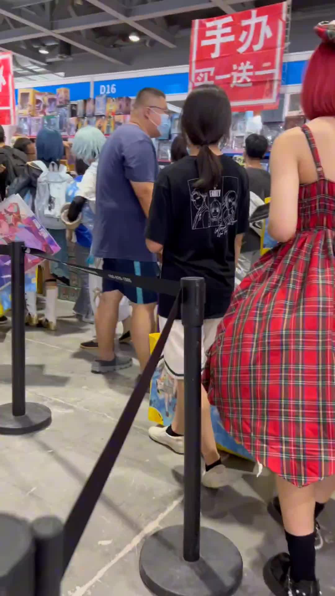 KFC抄底洛丽塔学生妹COSER和闺蜜逛街。粉白色内内前后CD