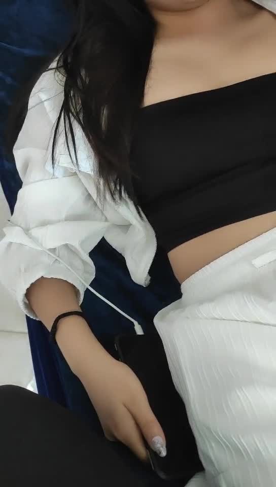 #熟女  #少妇  探探最新猎物，极品良家少妇，高颜值大长腿，粉嫩鲍鱼抽插，视角效果满分