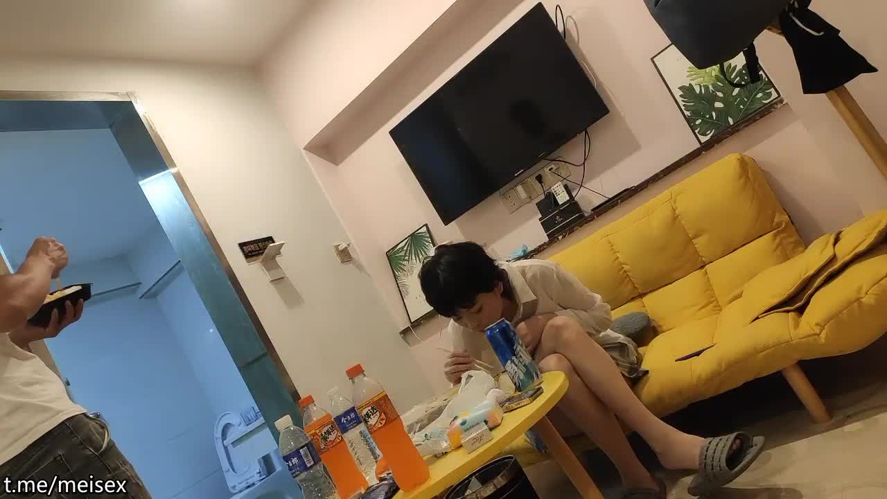 #熟女 #少妇 泡良大神最新力作，酒吧搭讪25岁小少妇，带回家中啪啪偷拍做爱