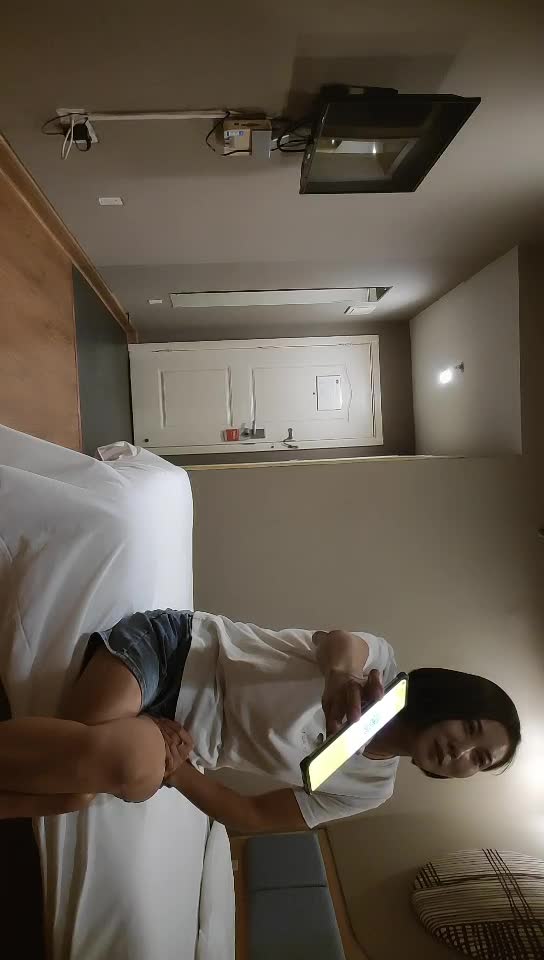 #熟女 #少妇  短发气质漂亮小少妇，光线画质角度完美，极品美乳，骚穴大开特写，精彩佳作