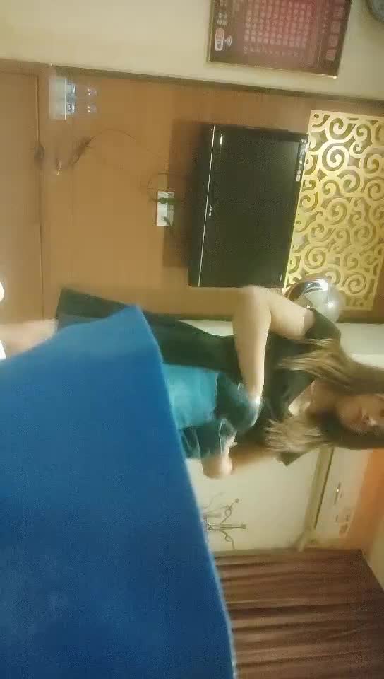 #熟女 #少妇 勾搭少妇，聊天投机，想干炮，良家犹豫再三，金钱诱惑下洗手间后入啪啪，无套内射