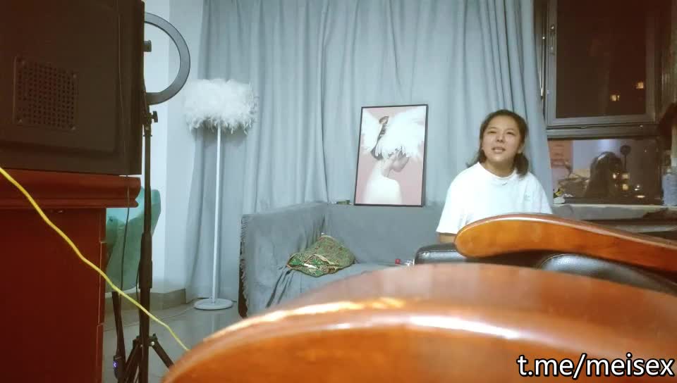 #熟女  #少妇  #良家  良家女神家中偷情，温柔贤淑颜值高分，操起来肥臀贼会配合，电动小马达