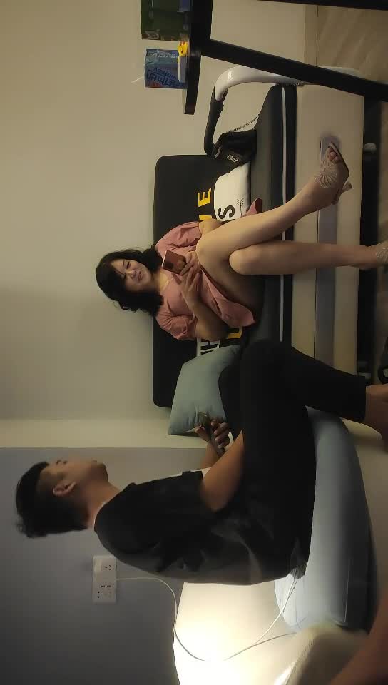 #熟女  #少妇  #人妻 知性美熟女，两小伙3P，粉胸白臀，骚货高潮乱扭，精彩佳作