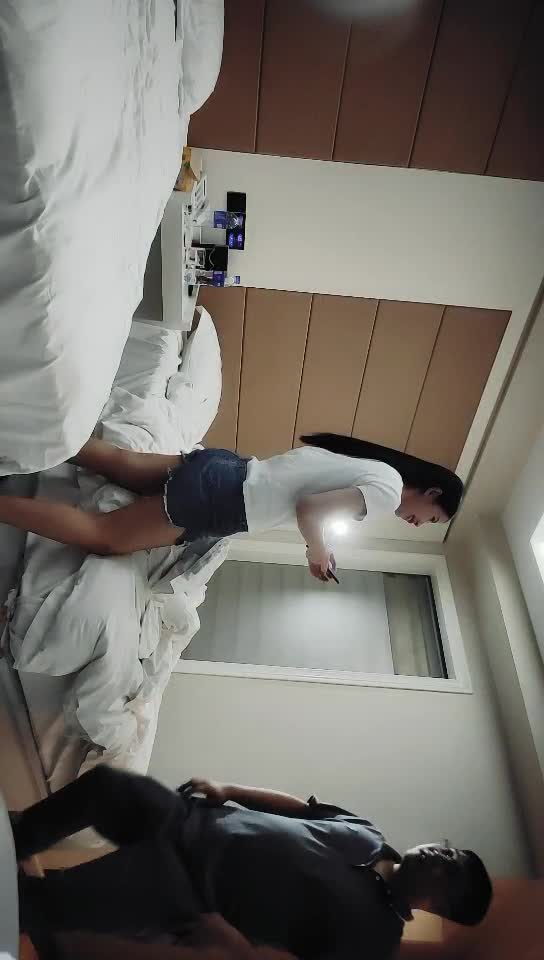 #熟女 #少妇  #姐妹花 淫荡姐妹花，貌美人浪，黑丝渔网情趣装，艳福不浅，摸一个干一个