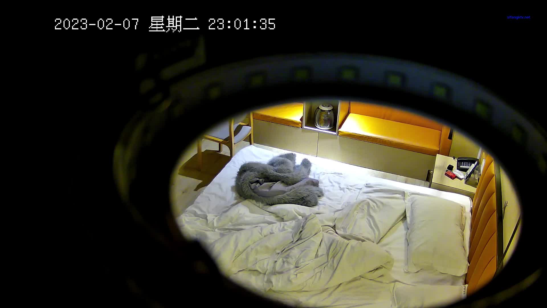 商务酒店真实偸拍，女神级美女被纹身小伙啪啪，由浅入深慢慢调情进入，美女表情好销魂