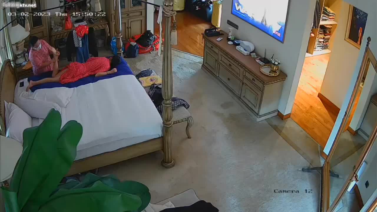 黑客破解家庭网络摄像头偷拍夫妻私密生活️大白奶子年轻少妇和老公啪啪淫叫声真大