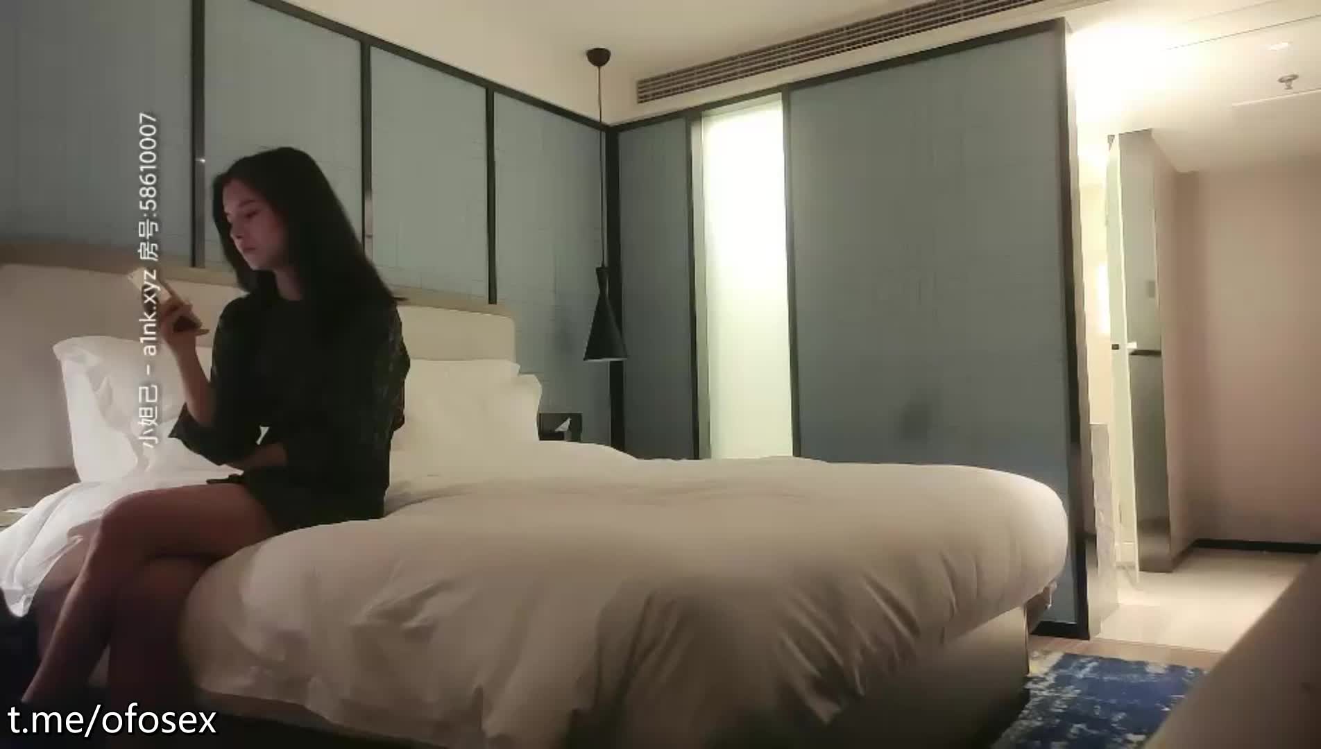 #熟女 #探花 大长腿小蛮腰外围妹，不可以接吻先吹一下口活不错，上位骑坐自己撞击啪啪响