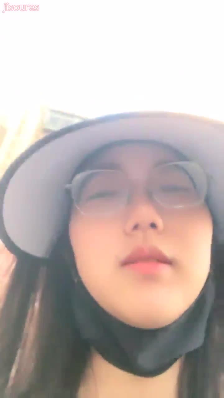 正宗大学生，【小野猫555】，暑假健身房洗澡~宿舍流白浆，旁边人来人往，玩得就是这份心跳刺激直播 主播 自慰 户外 露出
