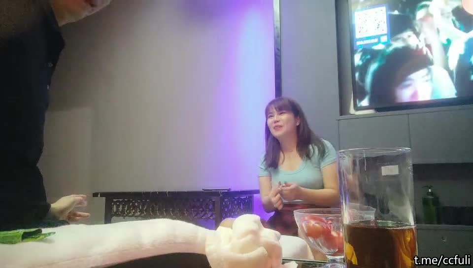 #熟女 #探花 【进场打螺丝】按摩完私约足疗女，带到酒店操逼，豹纹内衣肉肉，撞击大屁股尽情输出