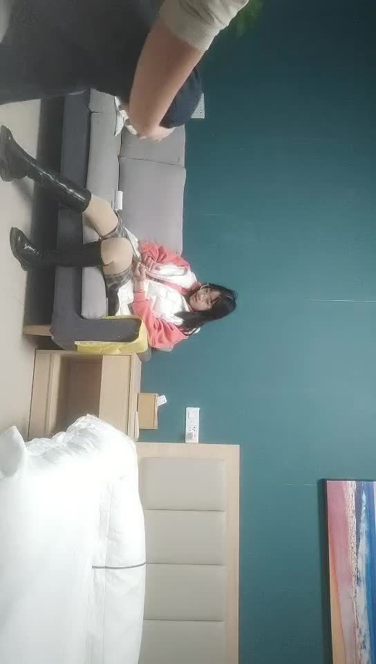 #熟女 #少妇 眼镜少妇极品大胸，脱光后判若两人，淫荡小娇娃，舌吻啪啪激情如火 (