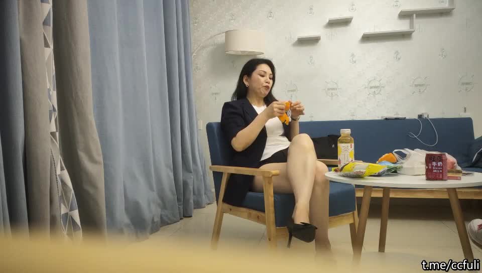 #熟女  #少妇  少妇敢于尝试各种姿势，极品美人妻，举手投足间尽是风情，负距离接触干爽