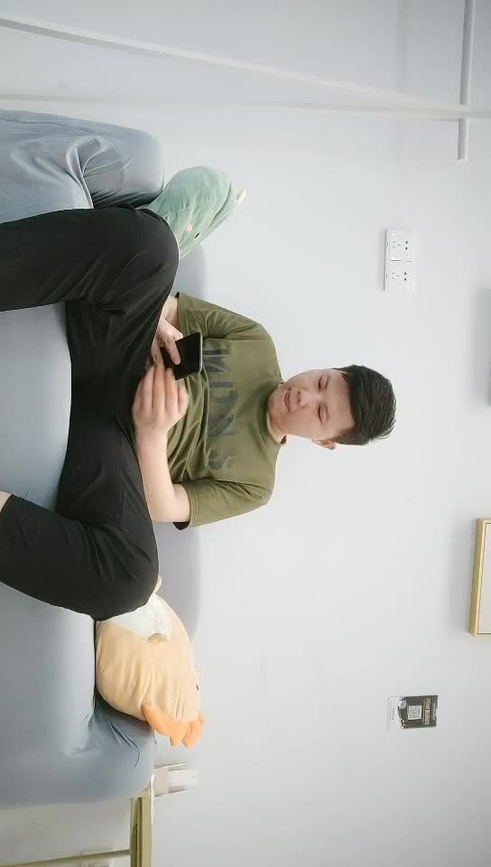 #熟女 #少妇 170CM花臂纹身美女，腰细胸大修长美腿，情趣开档丝袜深喉大屌，后入一下下撞击骑乘自己动