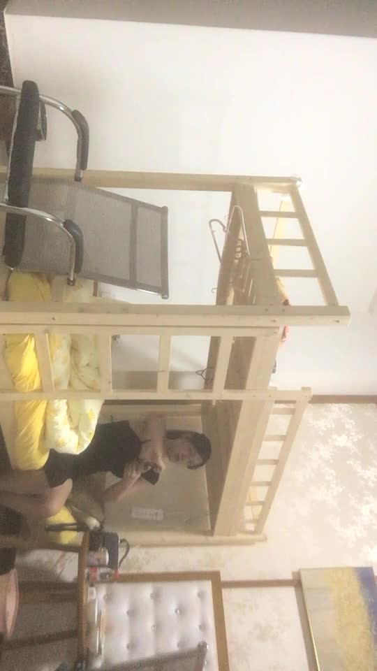 #熟女  #少妇  #探花 探探勾搭的良家离异小少妇，深夜相会，像小两口一样调情聊天，浓情蜜意对白有趣