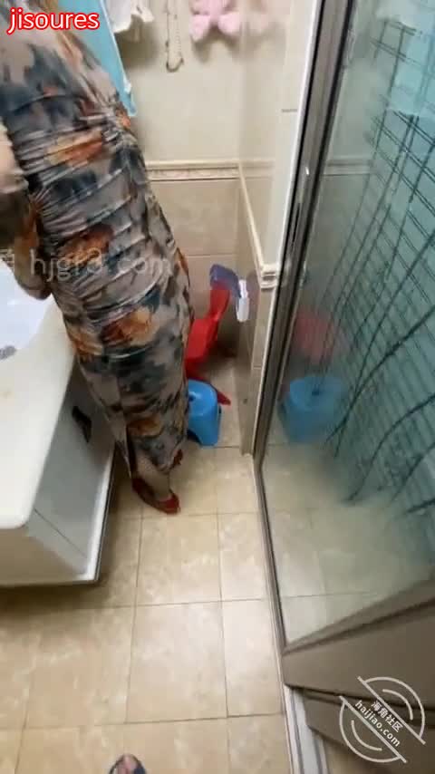 #想双飞老婆姐姐趁老婆不在家大姨子主动穿旗袍勾引我操她骚穴，大屁股太能扭了>>>进入搜索群,搜索随机触发