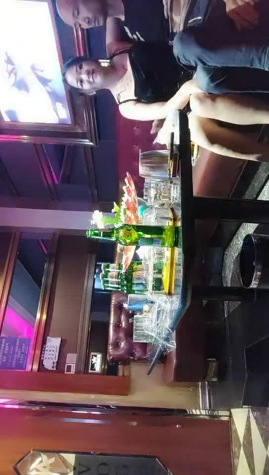 #少妇  #KTV 勾搭漂亮小姐姐，外出酒店开房啪啪