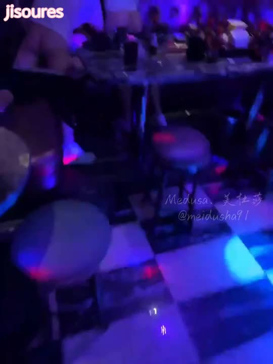 大年初5最强兄妹乱伦，凌晨强操表妹，过年表哥乱伦来拜年表妹两次内射国产推荐白吊无套内射白丝留学生极品反差母狗流出，万人求精品，校花美女通通爆操极品丰臀淫妻美杜莎，绿帽来到KTV，最后被两男带到洗手间里抱着大屁股轮流内射