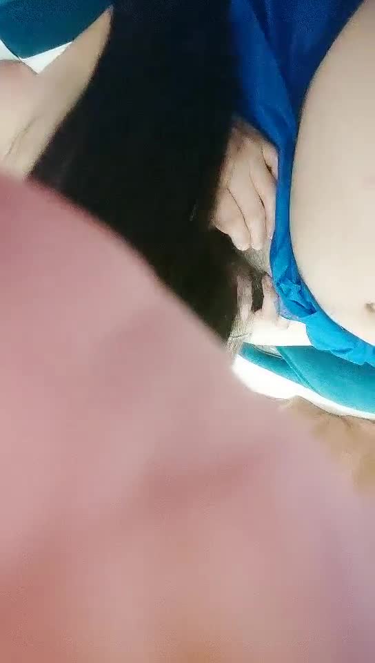 #熟女 #少妇  大奶熟女，口交舔屌按摩床上操，骑上来上下套弄，抽插猛操没几下就射了