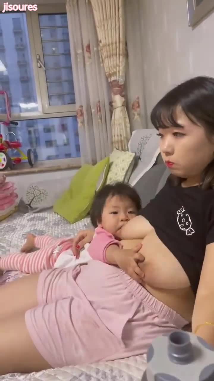带娃偷情事件，骚妇生活照曝光 #反差婊 #人妻>>>进入搜索群,搜索随机触发