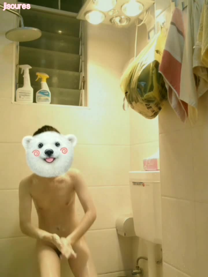 #洗澡妹子洗澡还站军姿，什么操作？