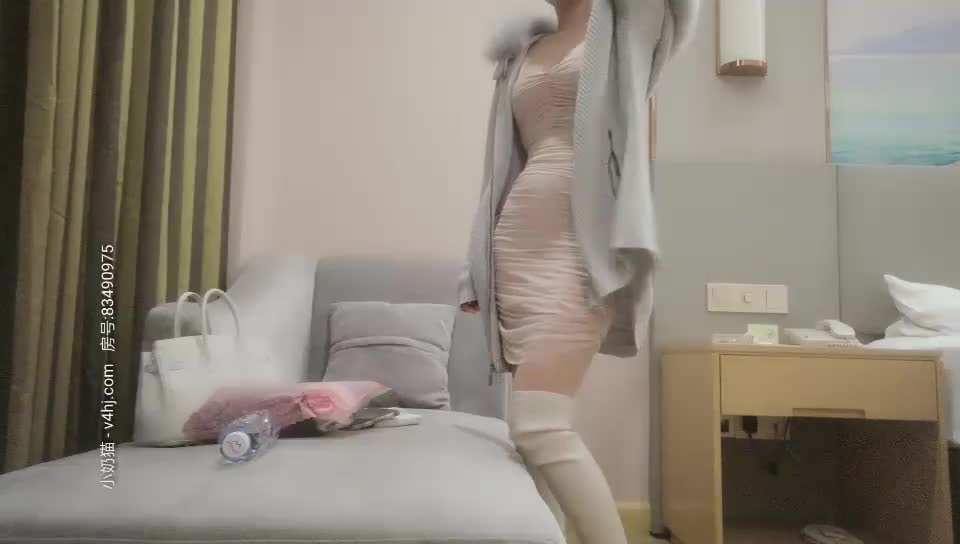 #熟女 #少妇  约大圈高端兼职外围少妇 ，美腿包臀裙超近视角拍摄，尖尖奶头美乳吸吮，掰穴特写骑乘猛操奶子晃动